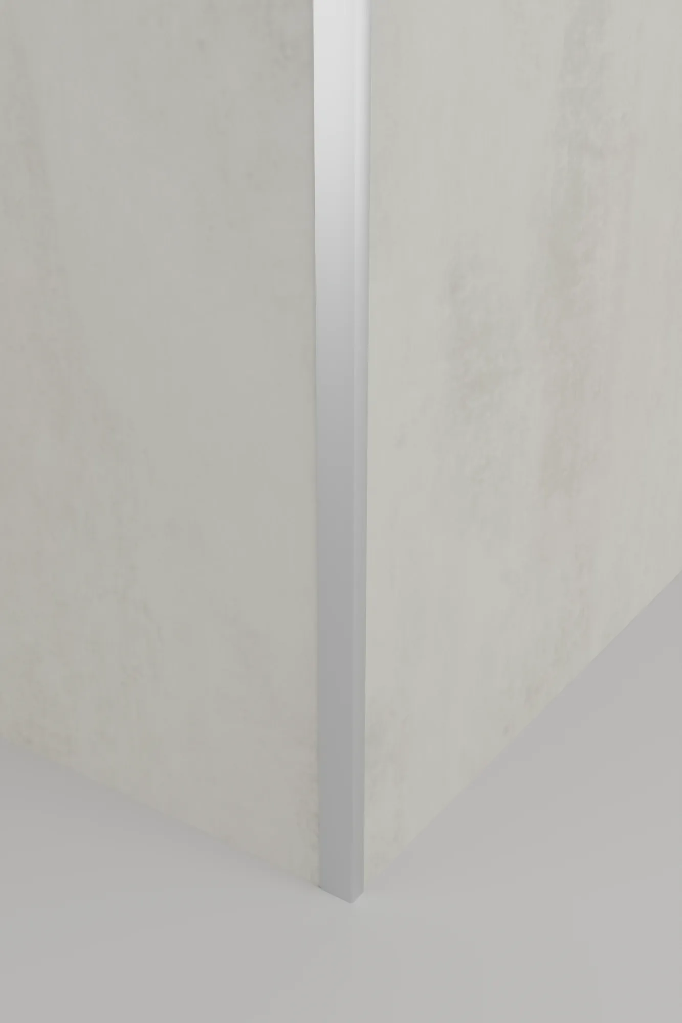 Universal corner profile on the external corner of a panel wall