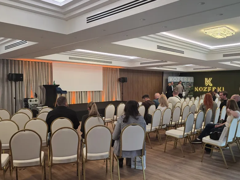 Sala bankietowa, panele ścienne STRAMA