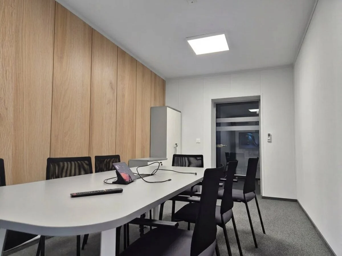 Ten sam salon z panelami Grandson Oak R
